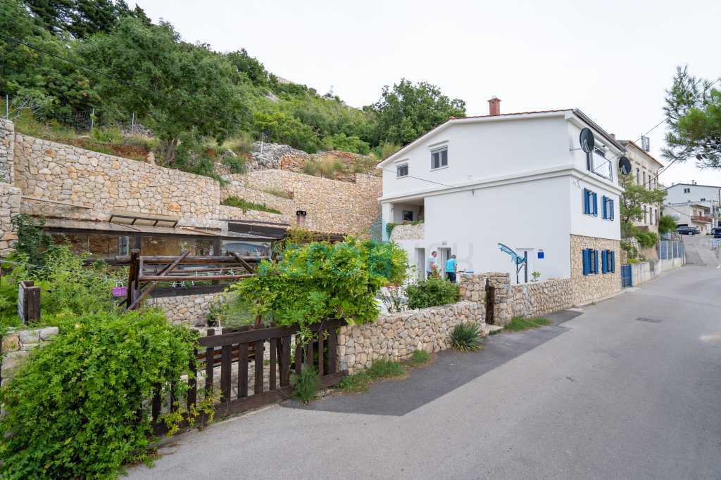 Isola di Krk, Stara Baška, casa indipendente, 4 appartamenti, vista sul mare aperto, in vendita