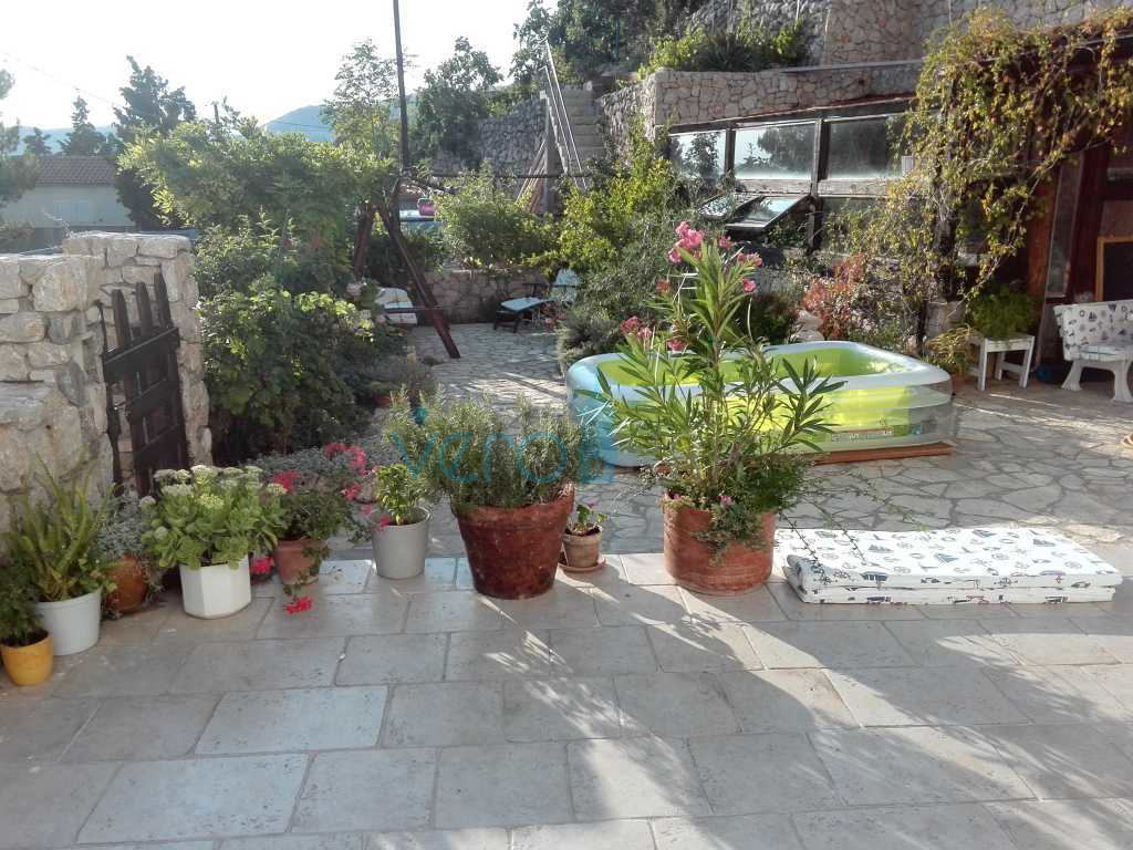 Isola di Krk, Stara Baška, casa indipendente, 4 appartamenti, vista sul mare aperto, in vendita