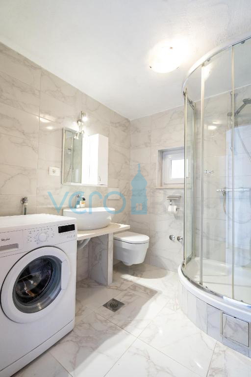 Isola di Krk, Stara Baška, casa indipendente, 4 appartamenti, vista sul mare aperto, in vendita