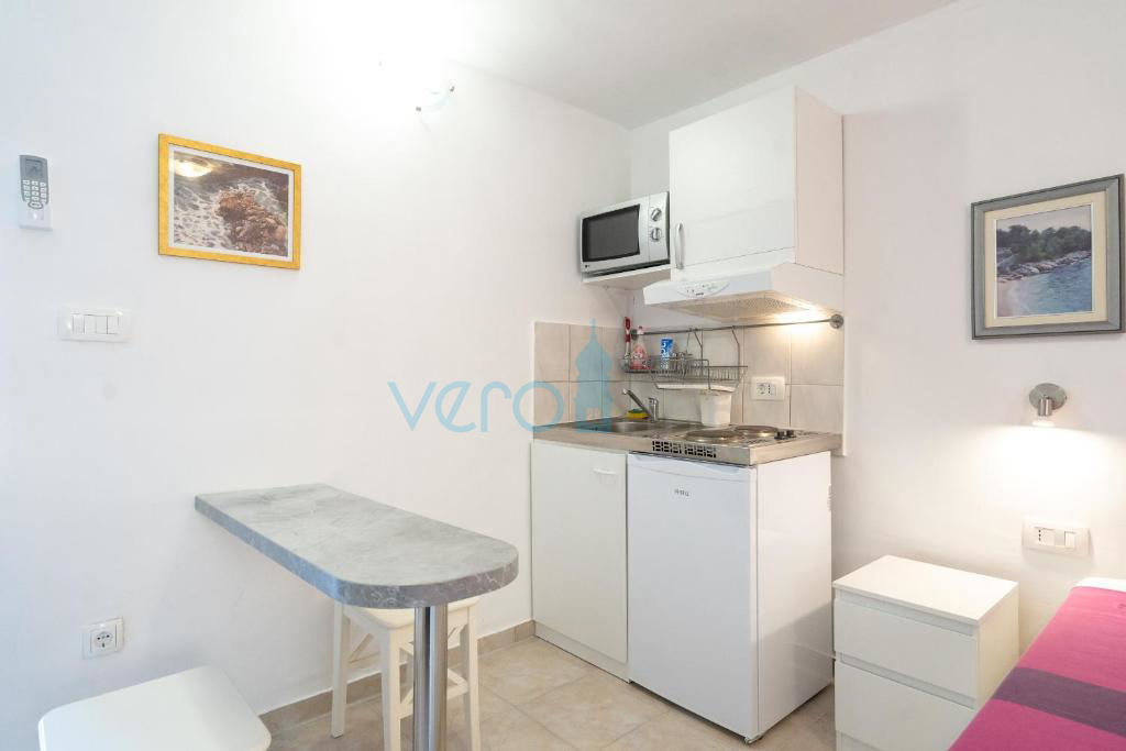 Isola di Krk, Stara Baška, casa indipendente, 4 appartamenti, vista sul mare aperto, in vendita