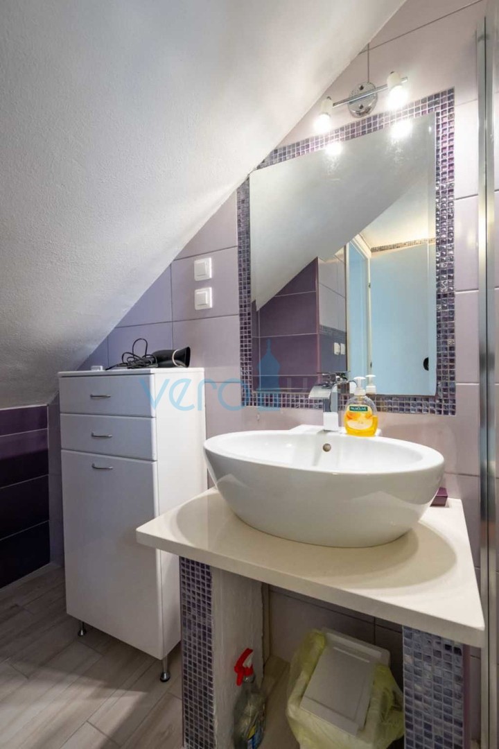 Isola di Krk, Stara Baška, casa indipendente, 4 appartamenti, vista sul mare aperto, in vendita