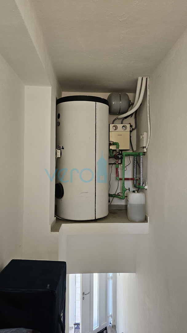 Isola di Krk, Stara Baška, casa indipendente, 4 appartamenti, vista sul mare aperto, in vendita