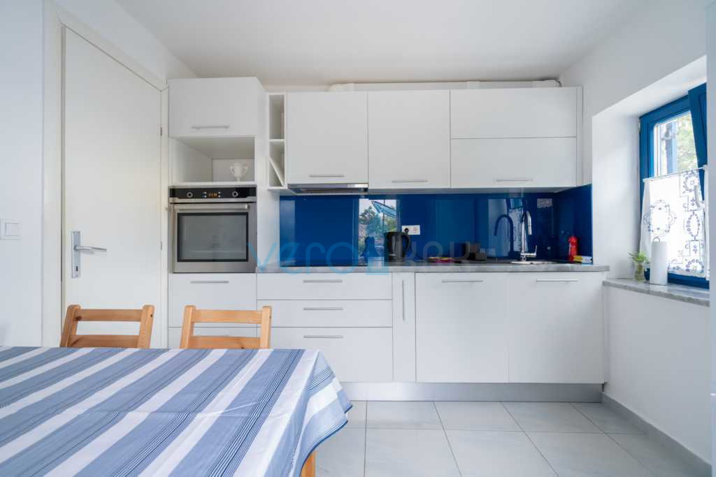 Isola di Krk, Stara Baška, casa indipendente, 4 appartamenti, vista sul mare aperto, in vendita