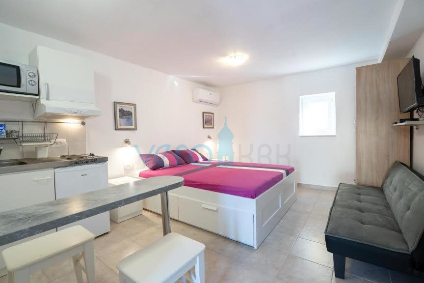 Isola di Krk, Stara Baška, casa indipendente, 4 appartamenti, vista sul mare aperto, in vendita