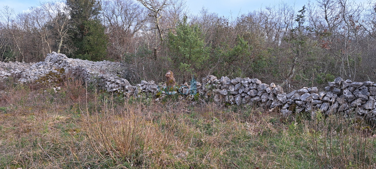 Malinska, terreno edificabile di 851 m2 con vista mare, in vendita