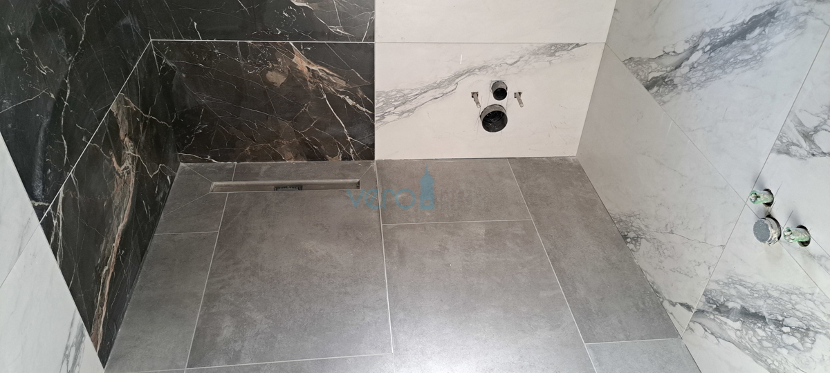 Uvala Soline, isola di Krk, zona, appartamento bilocale al piano terra, giardino, nuova costruzione, in vendita