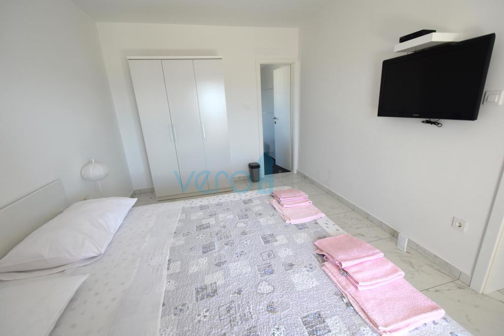 L&apos;isola di Krk, città di Krk, casa indipendente con piscina e vista mare