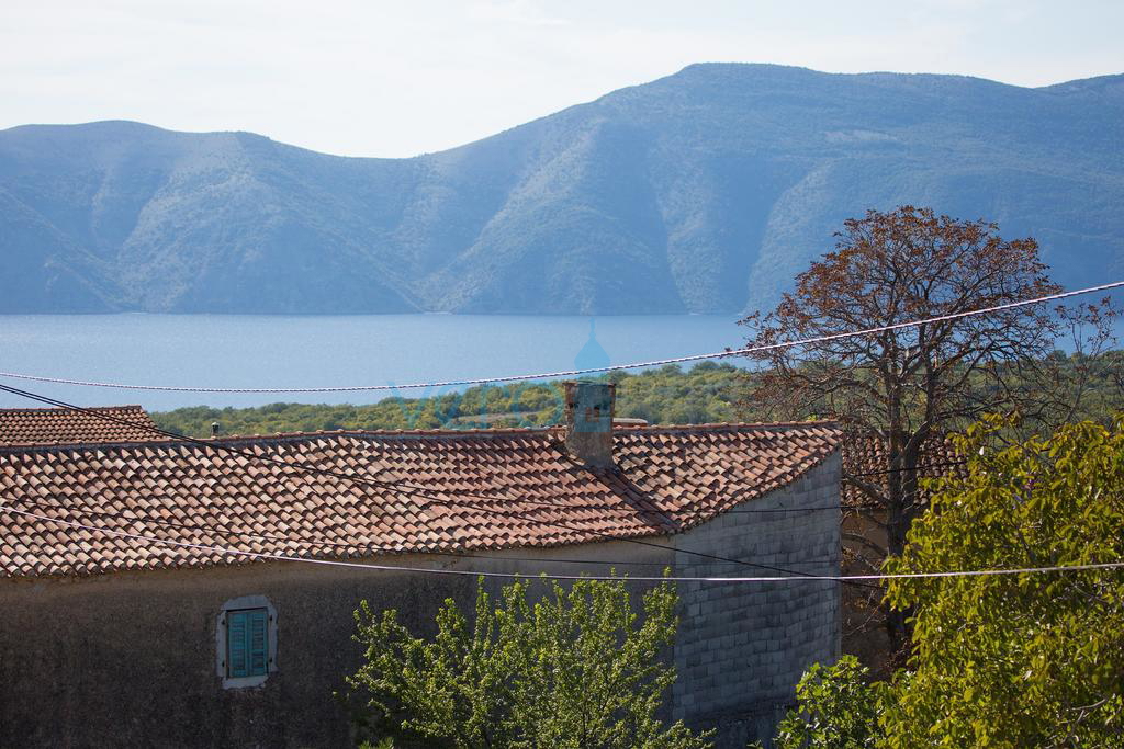 L&apos;isola di Krk, città di Krk, casa indipendente con piscina e vista mare