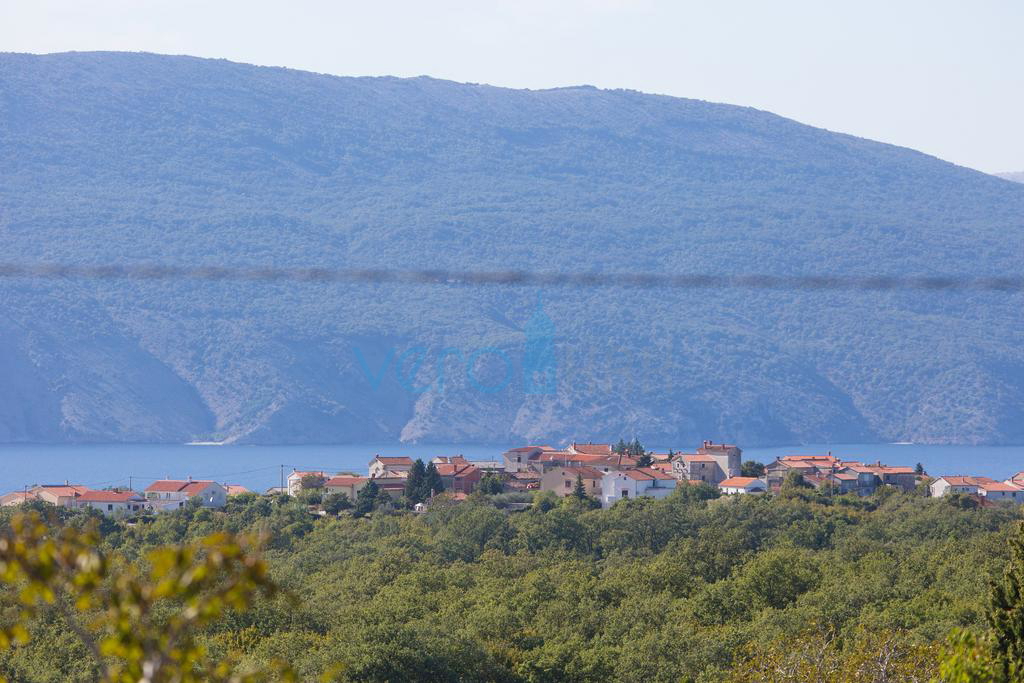 L&apos;isola di Krk, città di Krk, casa indipendente con piscina e vista mare