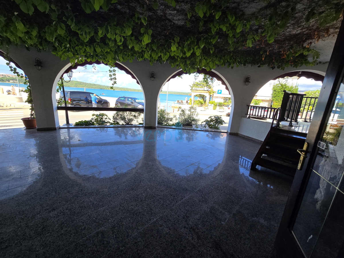 Dobrinj, Klimno, ristorante in prima fila al mare (10m), affitto