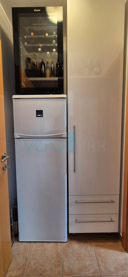 Città di Krk, appartamento bilocale al piano terra, giardino di 103 m2, in vendita