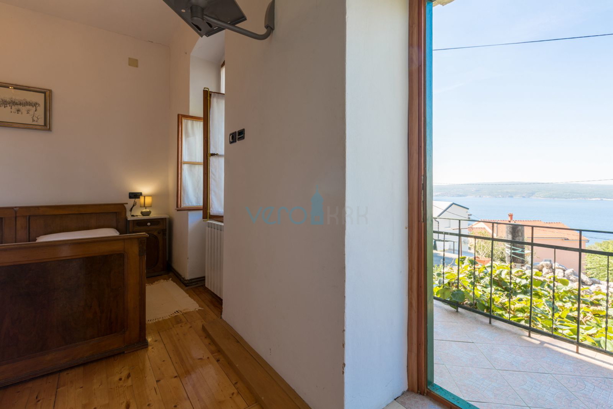 Crikvenica, casa bifamiliare con 3 appartamenti, vista mare, garage, giardino, vendita