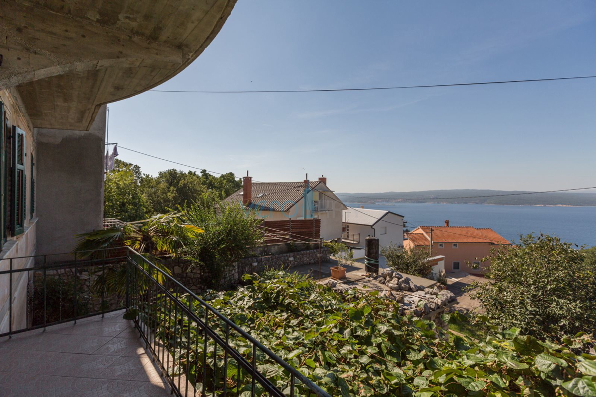 Crikvenica, casa bifamiliare con 3 appartamenti, vista mare, garage, giardino, vendita