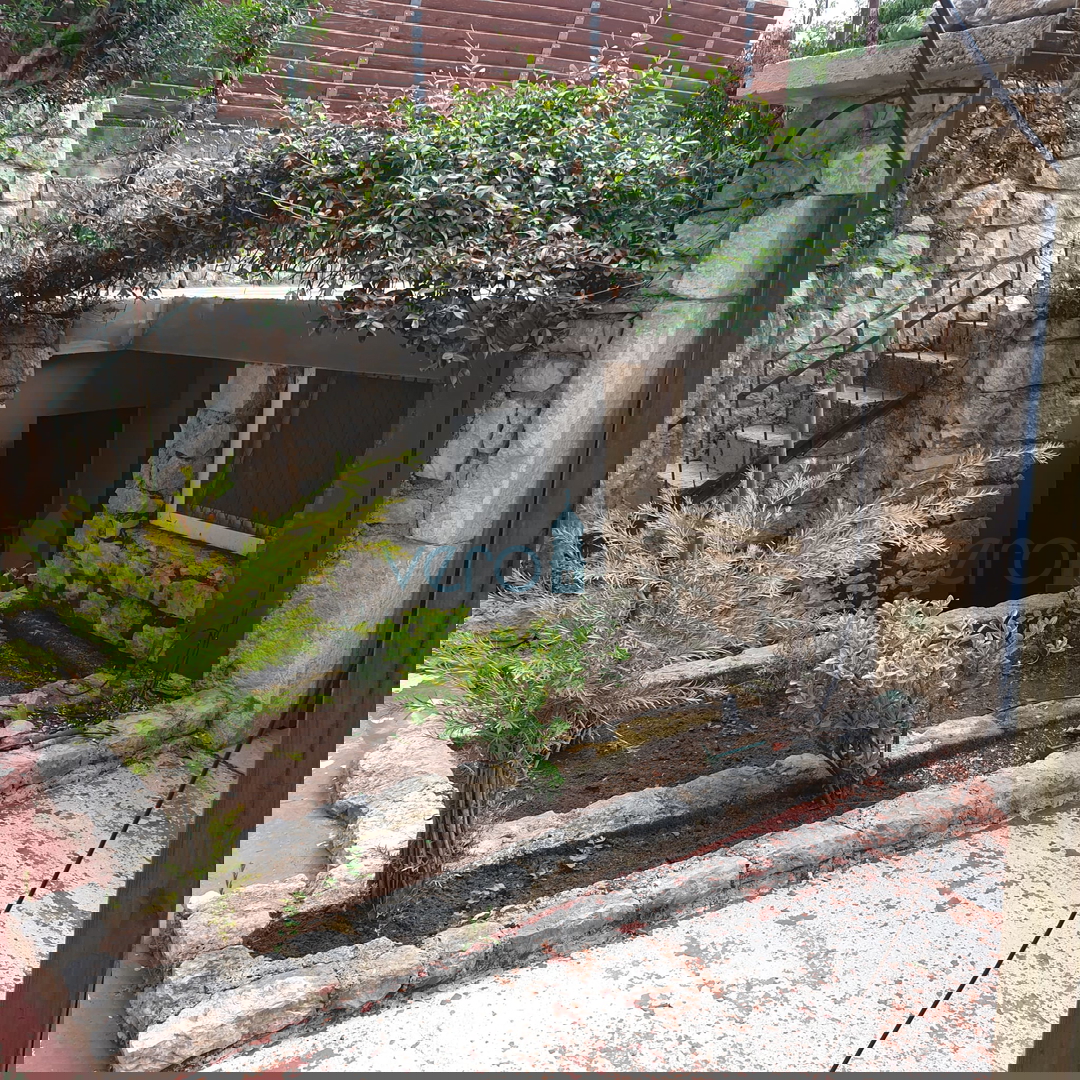 Crikvenica, casa bifamiliare con 3 appartamenti, vista mare, garage, giardino, vendita
