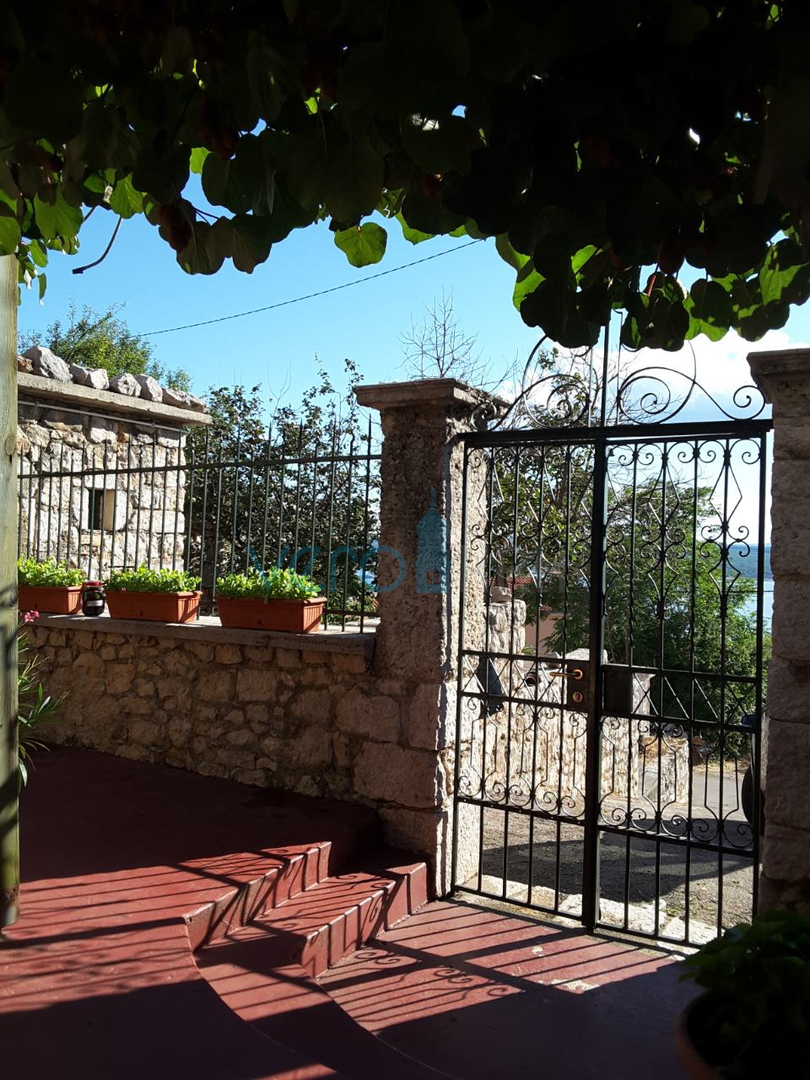 Crikvenica, casa bifamiliare con 3 appartamenti, vista mare, garage, giardino, vendita