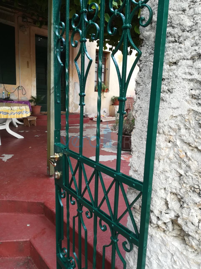 Crikvenica, casa bifamiliare con 3 appartamenti, vista mare, garage, giardino, vendita