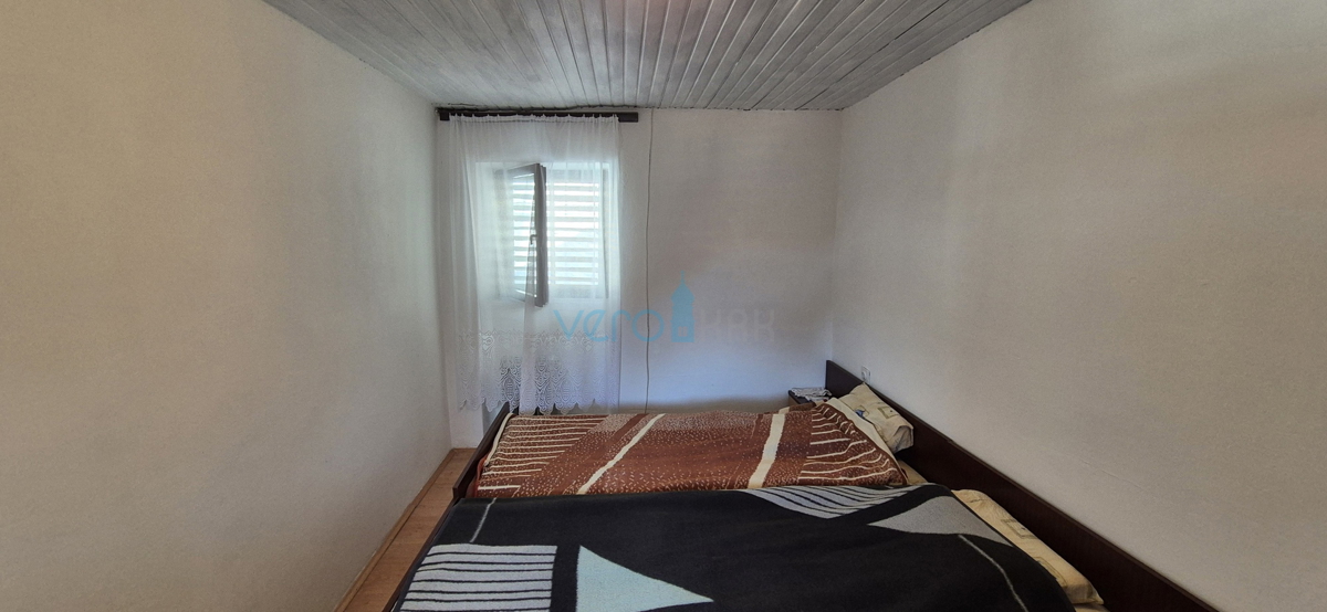 Omišalj, isola di Krk, casa a schiera in pietra, terrazza, vista, vendita