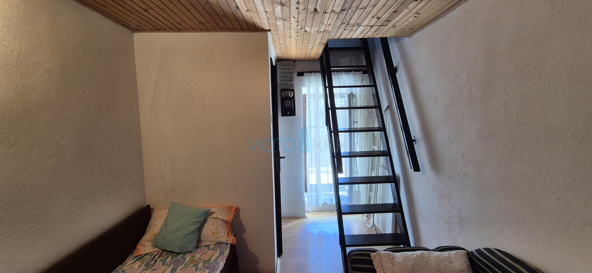 Omišalj, isola di Krk, casa a schiera in pietra, terrazza, vista, vendita
