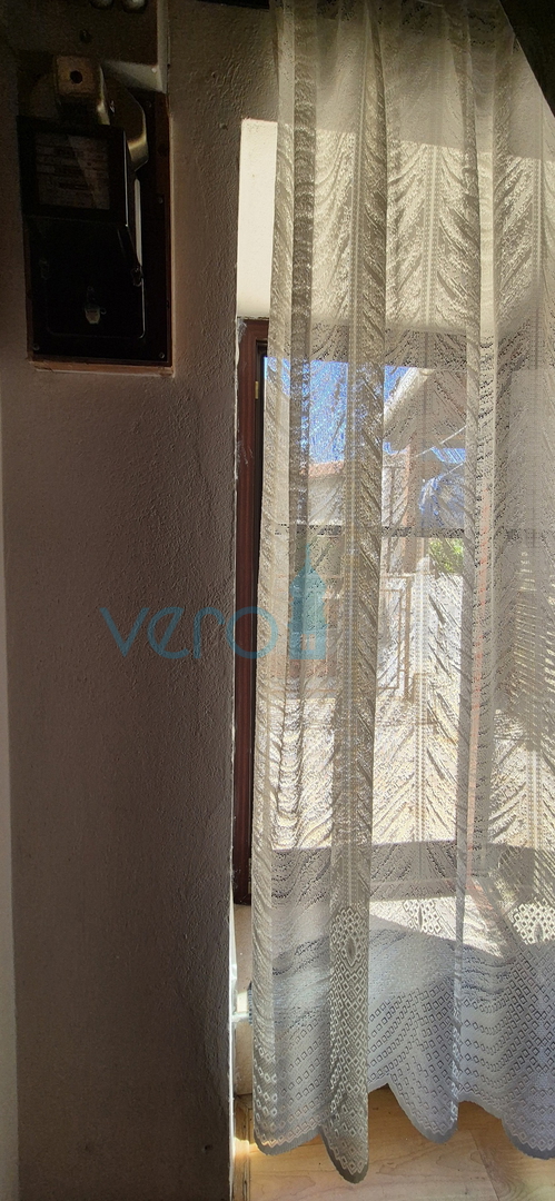 Omišalj, isola di Krk, casa a schiera in pietra, terrazza, vista, vendita