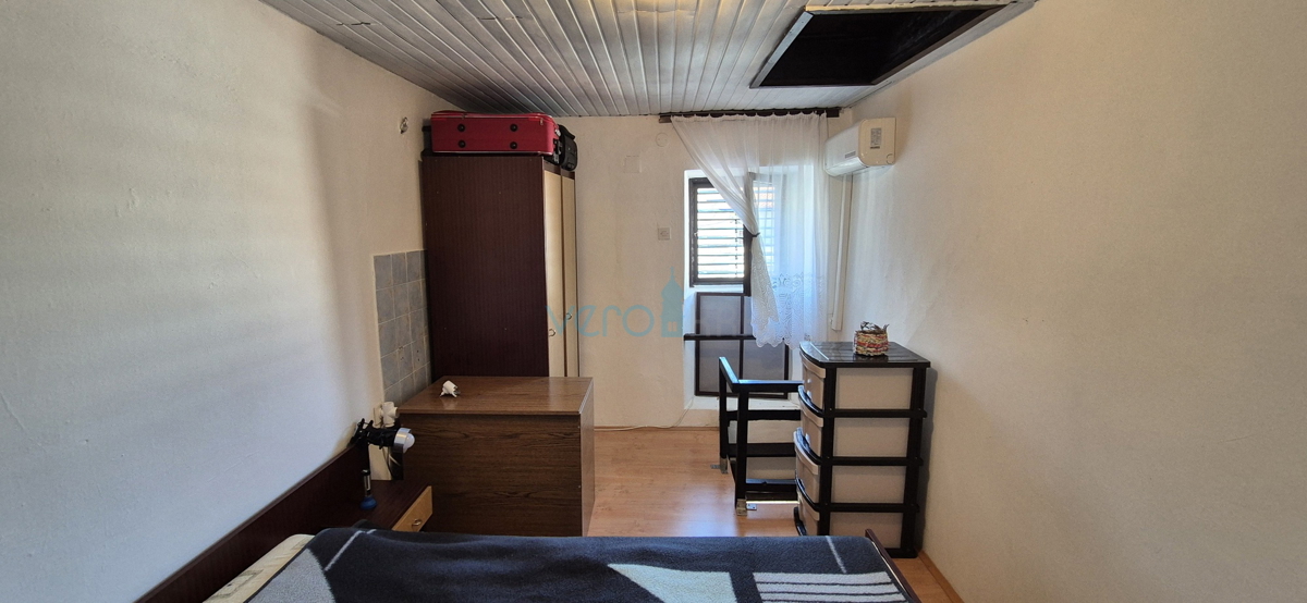 Omišalj, isola di Krk, casa a schiera in pietra, terrazza, vista, vendita