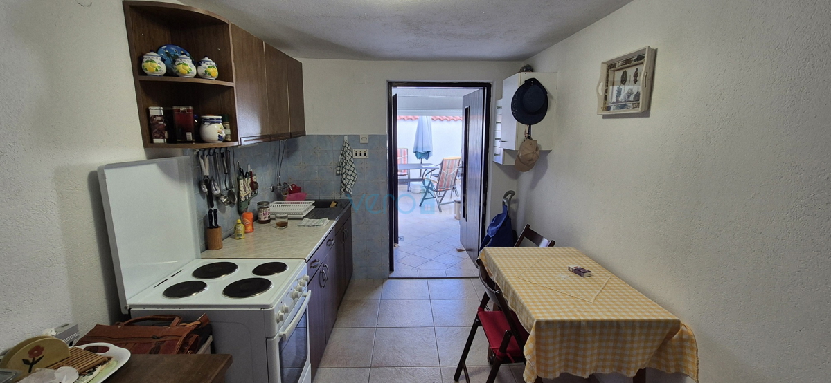 Omišalj, isola di Krk, casa a schiera in pietra, terrazza, vista, vendita