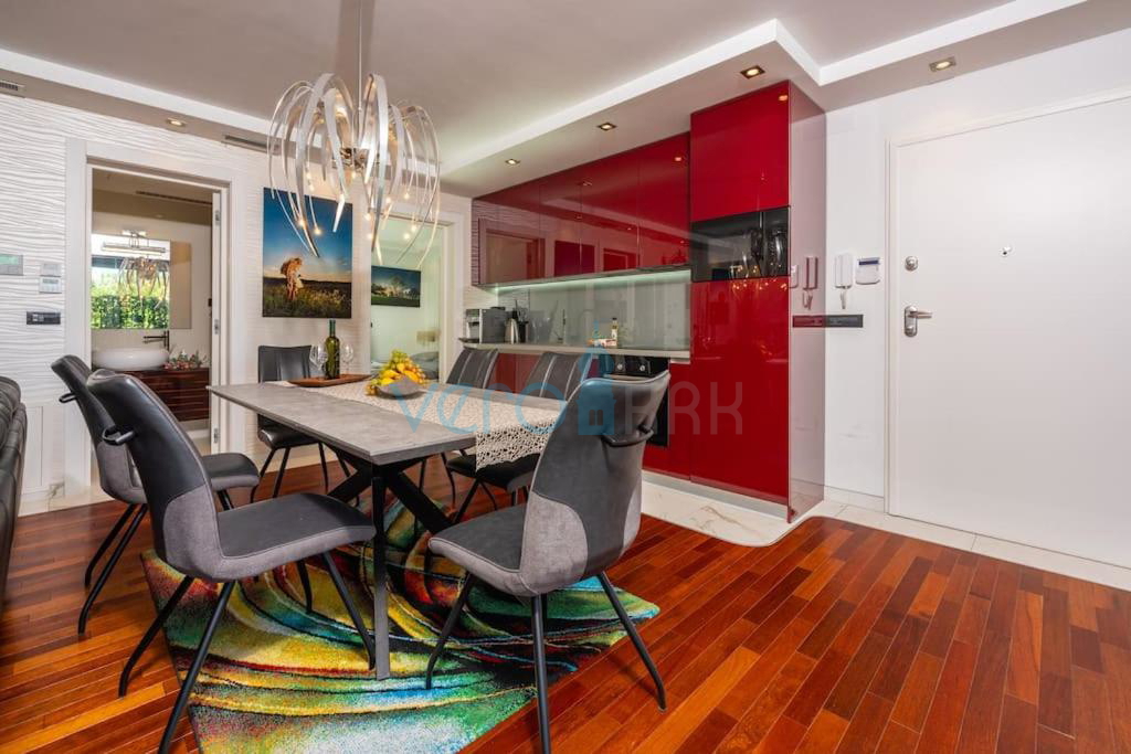 Isola di Krk, Malinska, appartamento moderno al piano terra, giardino, 300 m dal mare e dalla spiaggia, in vendita