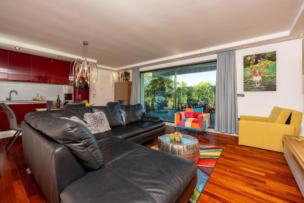 Isola di Krk, Malinska, appartamento moderno al piano terra, giardino, 300 m dal mare e dalla spiaggia, in vendita