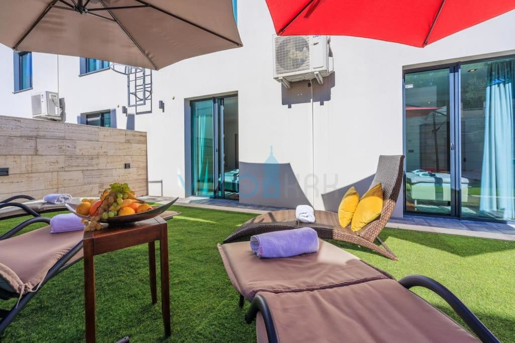 Isola di Krk, Malinska, appartamento moderno al piano terra, giardino, 300 m dal mare e dalla spiaggia, in vendita