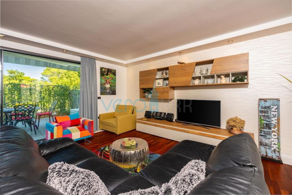 Isola di Krk, Malinska, appartamento moderno al piano terra, giardino, 300 m dal mare e dalla spiaggia, in vendita