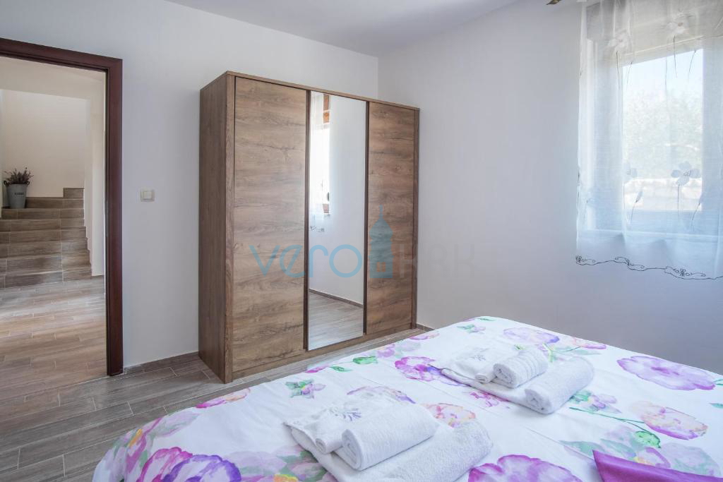 Città di Krk, isola di Krk, area circostante, casa indipendente con due unità, due piscine, vista, vendita