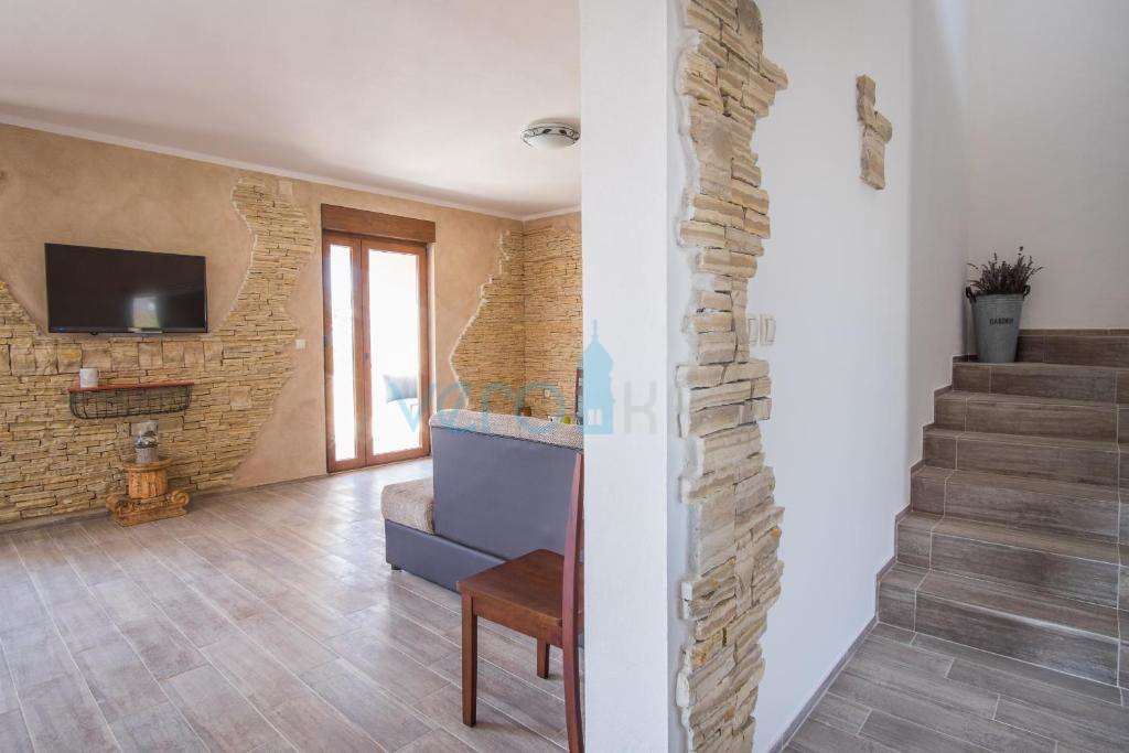 Città di Krk, isola di Krk, area circostante, casa indipendente con due unità, due piscine, vista, vendita