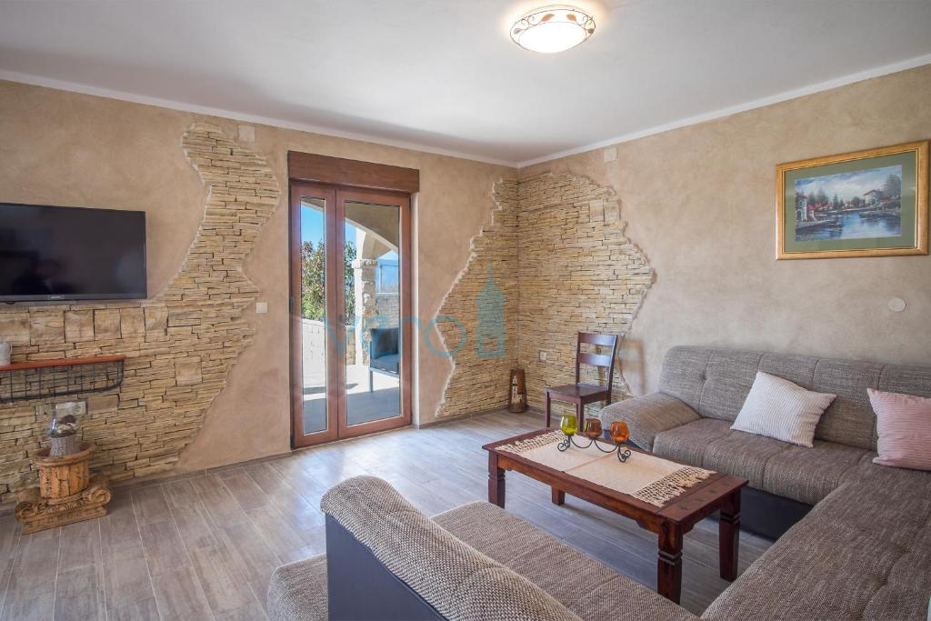 Città di Krk, isola di Krk, area circostante, casa indipendente con due unità, due piscine, vista, vendita