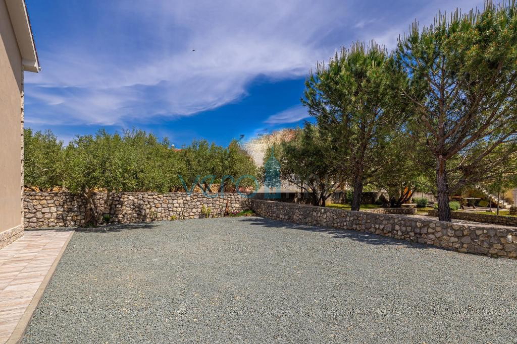 Città di Krk, isola di Krk, area circostante, casa indipendente con due unità, due piscine, vista, vendita