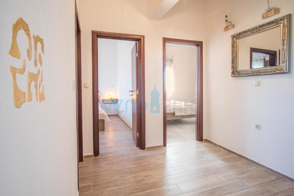 Città di Krk, isola di Krk, area circostante, casa indipendente con due unità, due piscine, vista, vendita