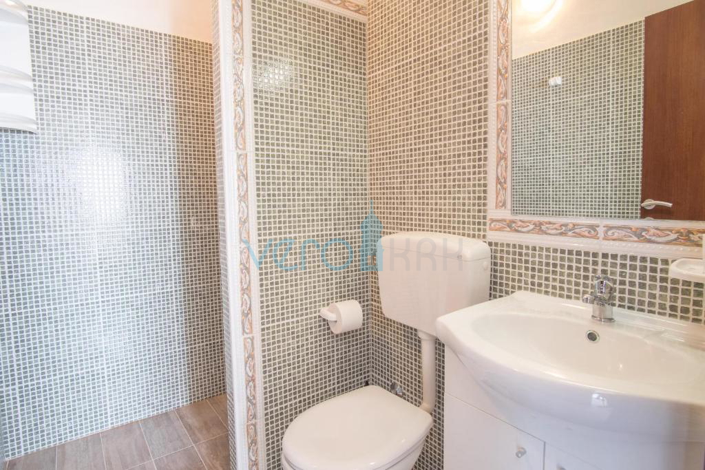 Città di Krk, isola di Krk, area circostante, casa indipendente con due unità, due piscine, vista, vendita