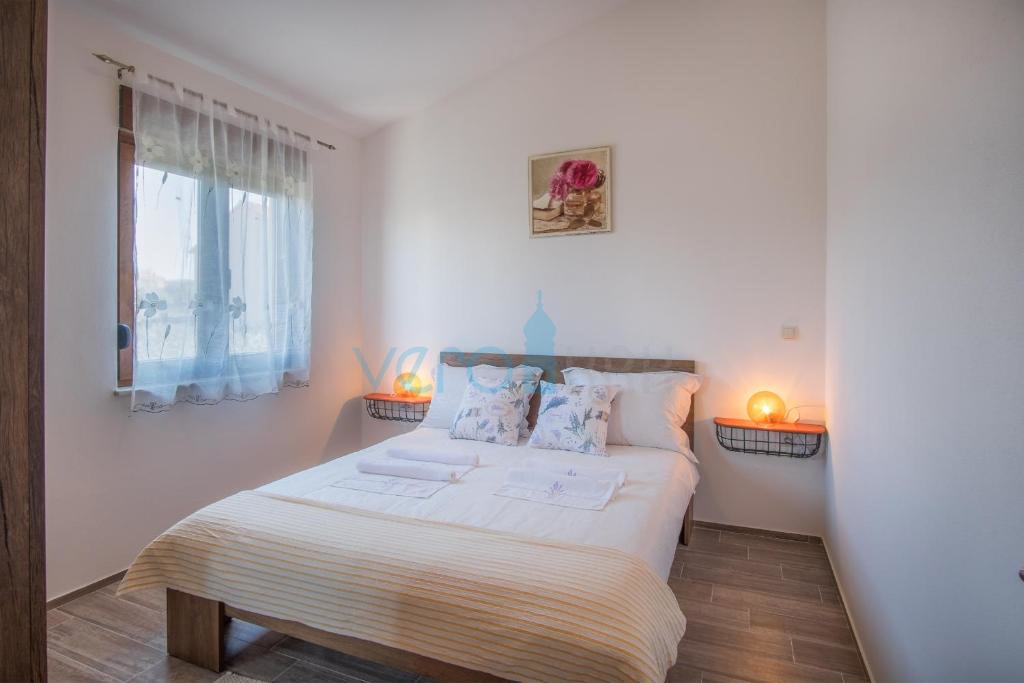 Città di Krk, isola di Krk, area circostante, casa indipendente con due unità, due piscine, vista, vendita