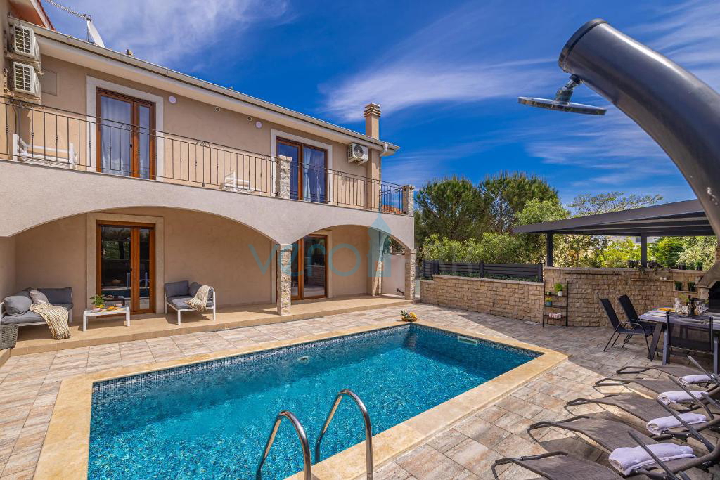 Città di Krk, isola di Krk, area circostante, casa indipendente con due unità, due piscine, vista, vendita