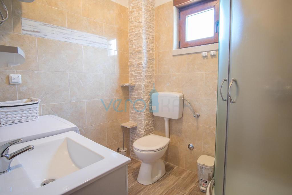 Città di Krk, isola di Krk, area circostante, casa indipendente con due unità, due piscine, vista, vendita