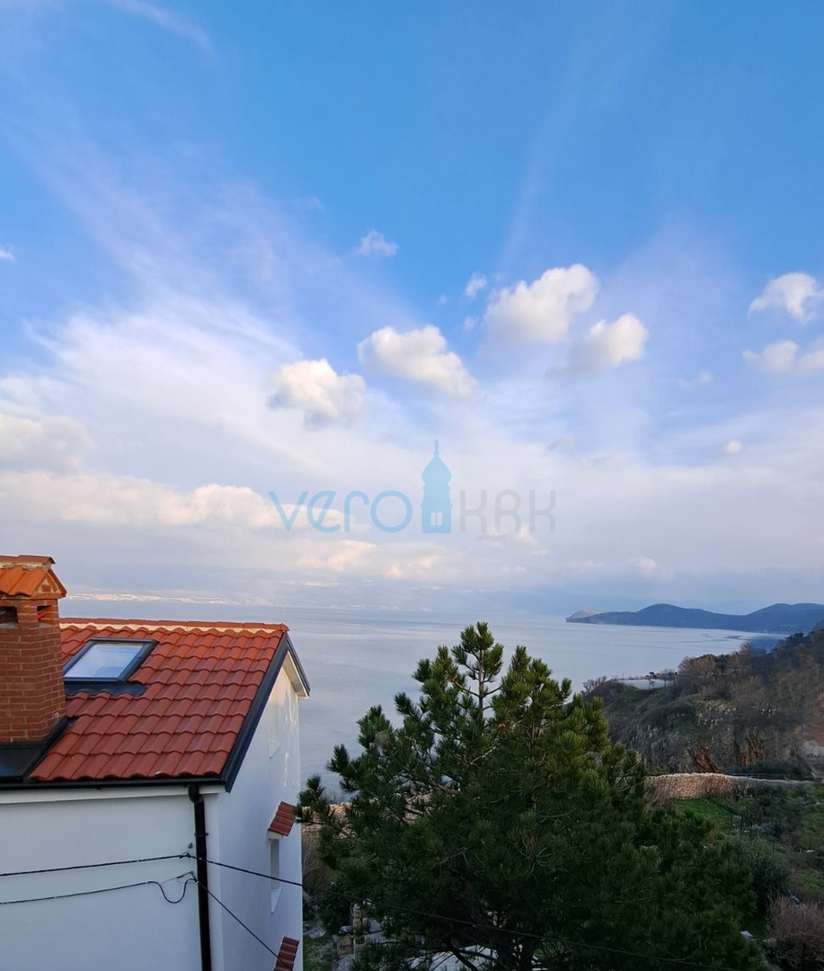 Vrbnik, isola di Krk, casa in pietra a schiera, terrazza, giardino, vista, vendita