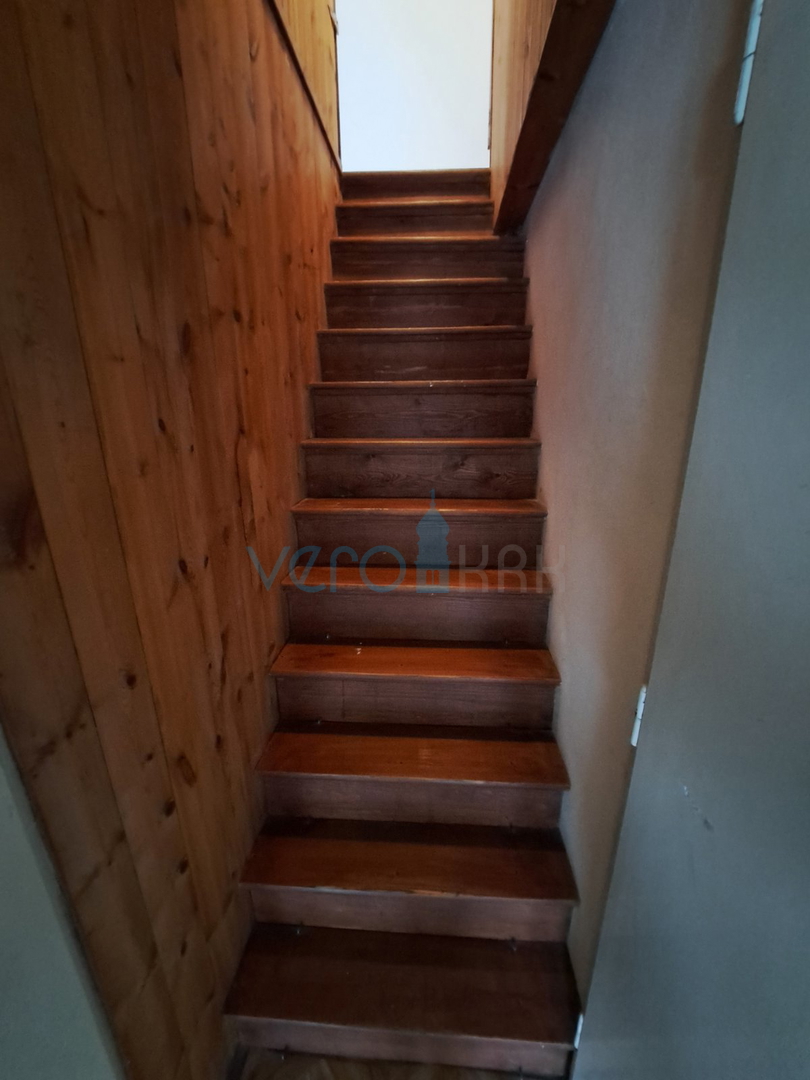 Vrbnik, isola di Krk, casa in pietra a schiera, terrazza, giardino, vista, vendita