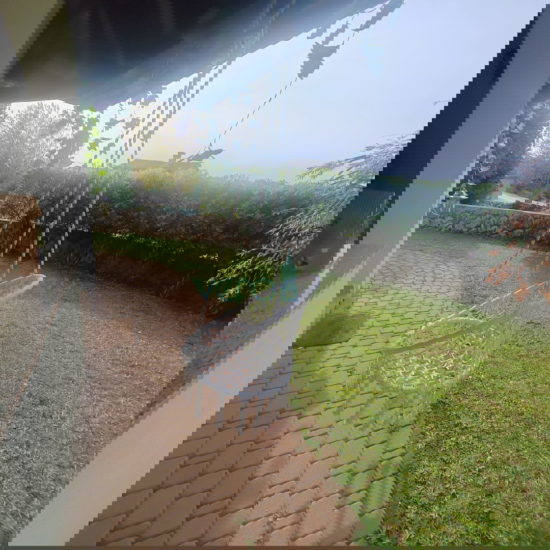 Isola di Krk, Malinska, periferia, appartamento bilocale 72 m2, piano terra, giardino 96 m2, vendita