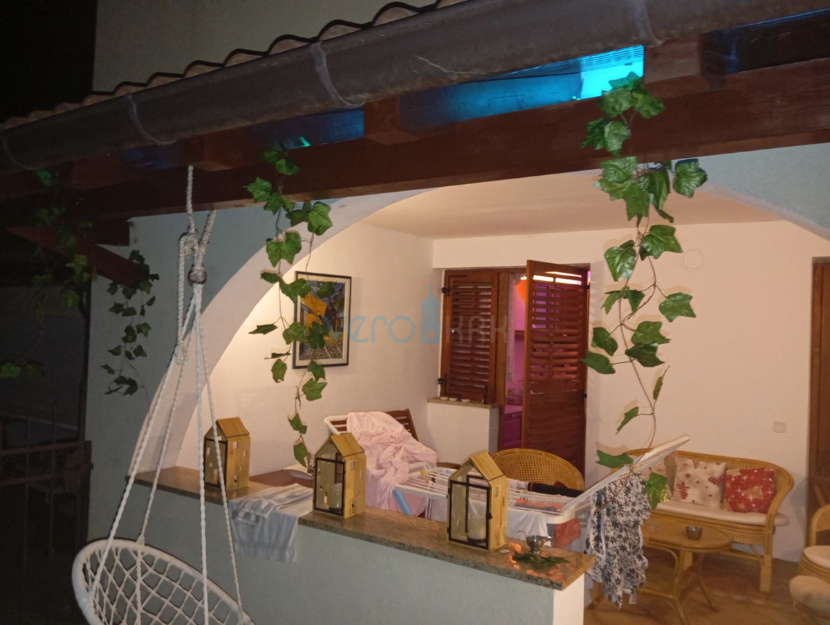 Isola di Krk, Malinska, periferia, appartamento bilocale 72 m2, piano terra, giardino 96 m2, vendita