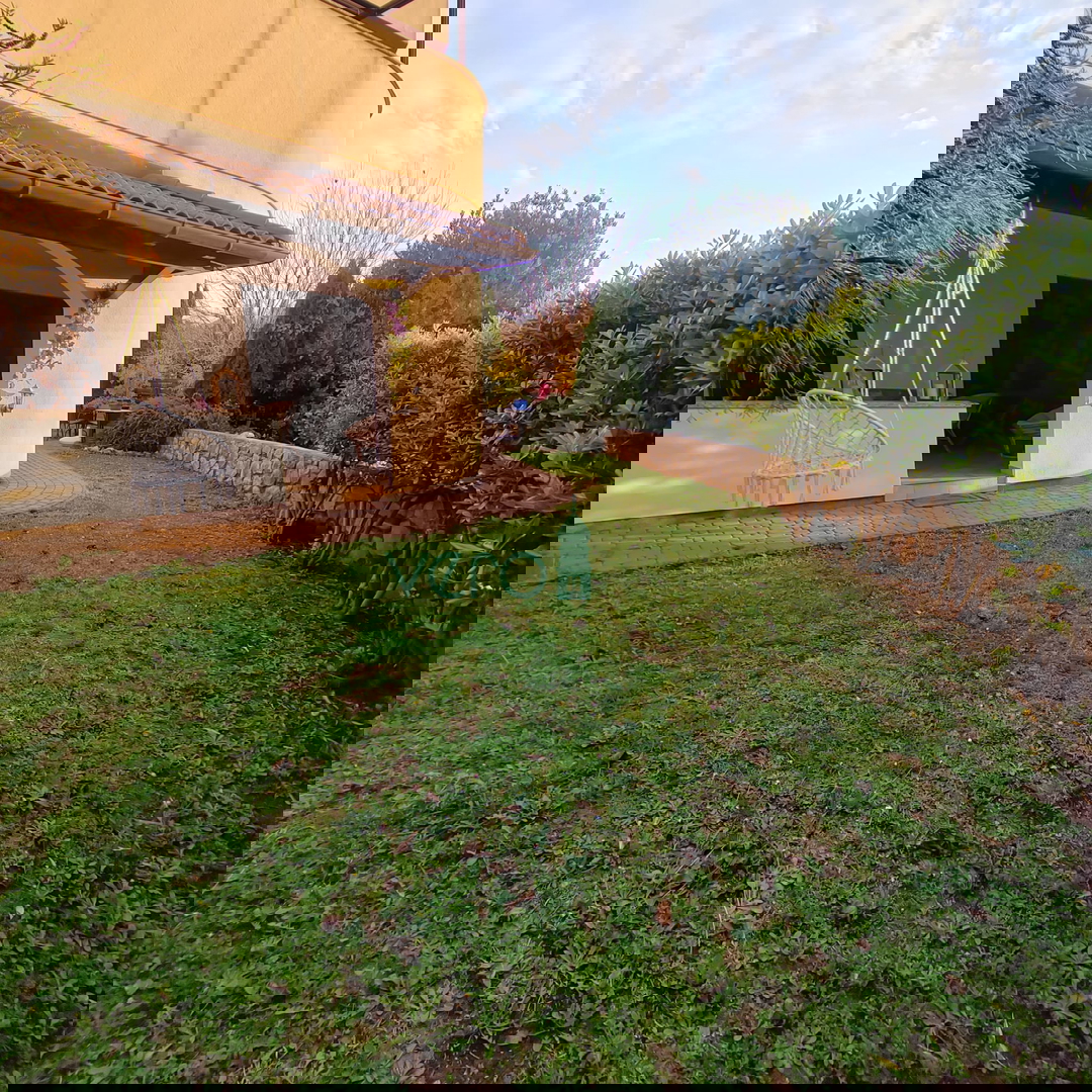 Isola di Krk, Malinska, periferia, appartamento bilocale 72 m2, piano terra, giardino 96 m2, vendita