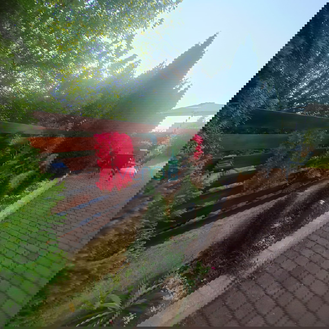 Isola di Krk, Malinska, periferia, appartamento bilocale 72 m2, piano terra, giardino 96 m2, vendita