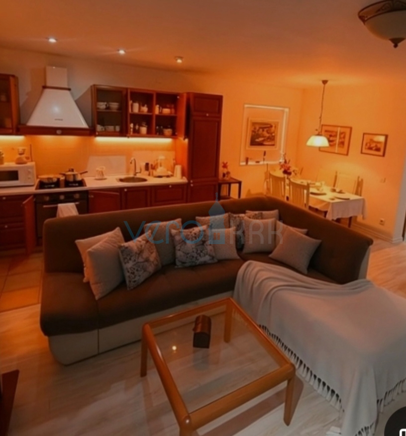 Isola di Krk, Malinska, periferia, appartamento bilocale 72 m2, piano terra, giardino 96 m2, vendita