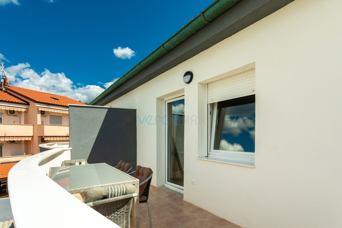 Uvala Soline, isola di Krk, casa bifamiliare con piscina a 100 m dal mare, vendita