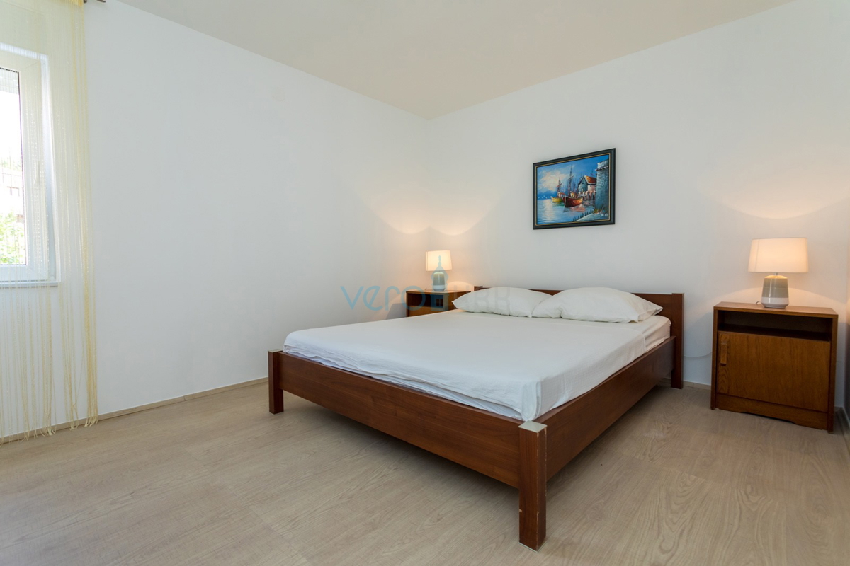 Uvala Soline, isola di Krk, casa bifamiliare con piscina a 100 m dal mare, vendita