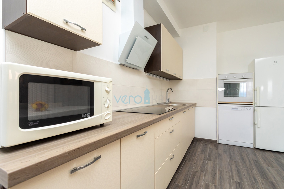 Uvala Soline, isola di Krk, casa bifamiliare con piscina a 100 m dal mare, vendita