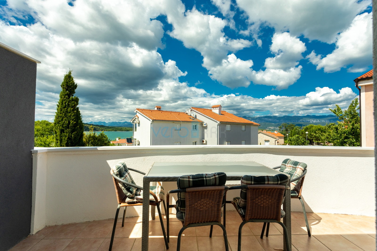 Uvala Soline, isola di Krk, casa bifamiliare con piscina a 100 m dal mare, vendita