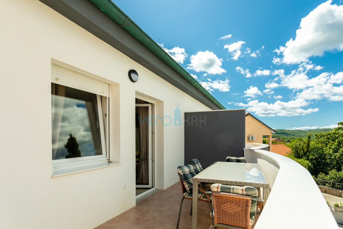 Uvala Soline, isola di Krk, casa bifamiliare con piscina a 100 m dal mare, vendita